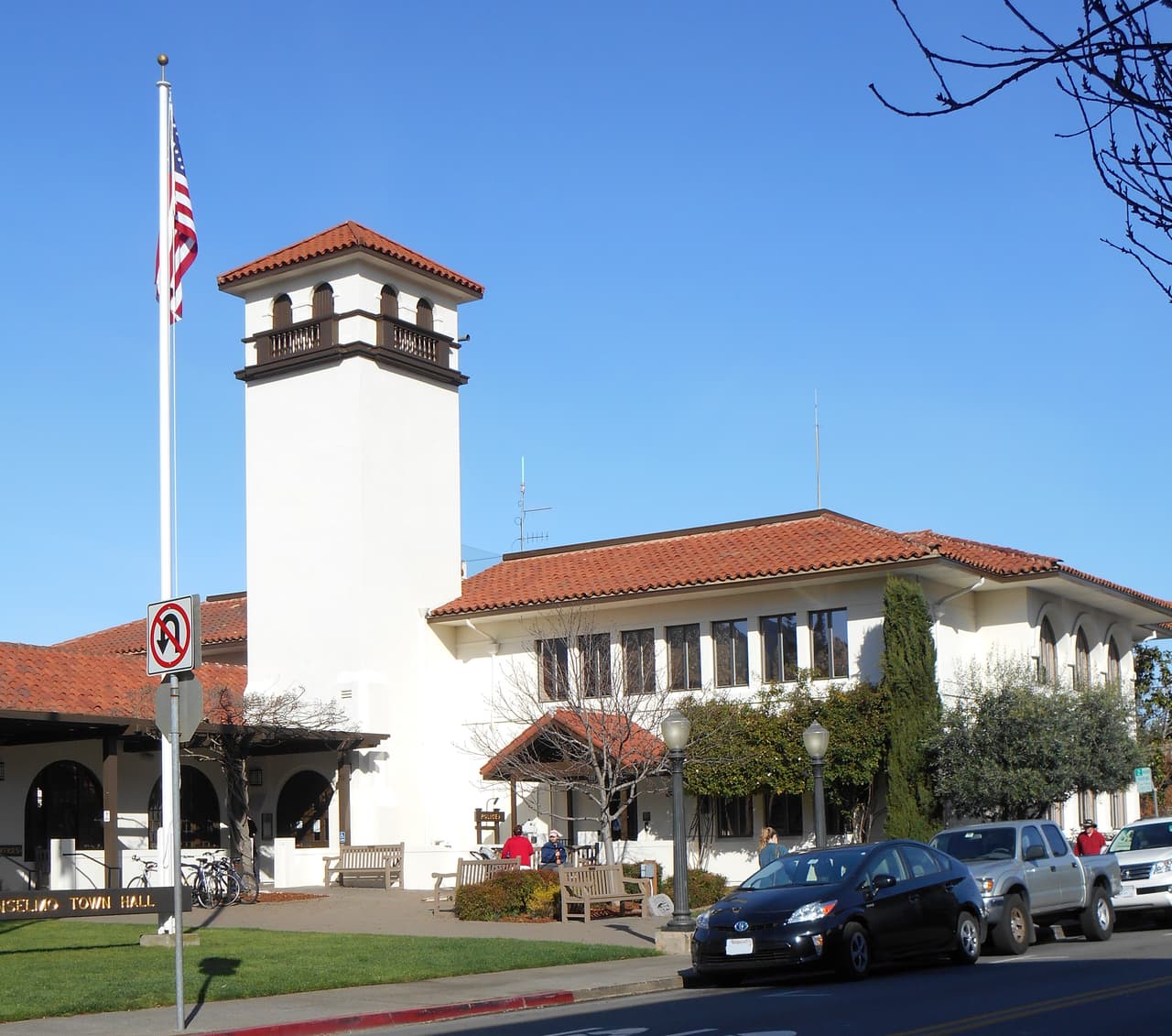 <b>Central Marin</b> en el condado de Marin, se ubica en el lugar 26.
<br>
<br>
<b>Población:</b> 35,060
<br>
<b>Salario promedio: </b>$104,703
<br>
<b>Tasa de crimen violento: </b>1.31 por cada mil habitantes
<br>
<b>Tasa de crimen a la propiedad: </b>25.44 por cada mil habitantes
<br>