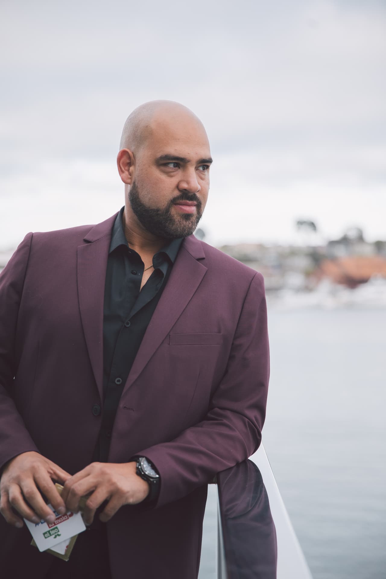 <b>El Pelón</b> lució como todo un agente 007.