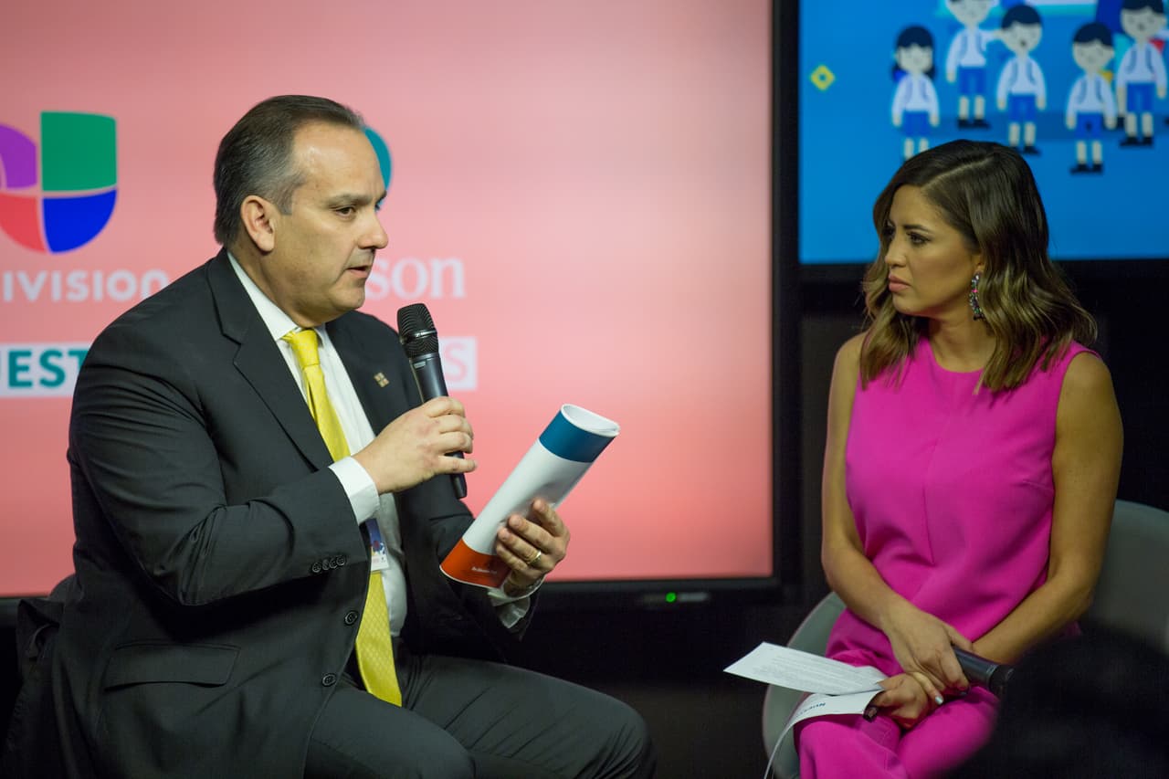 “Se trata de proveer el apoyo y los fondos” que le permita a nuestros estudiantes competir y ser exitosos”, Jesús Jara, Superintendente asistente para las Escuelas Públicas del Condado de Orange.