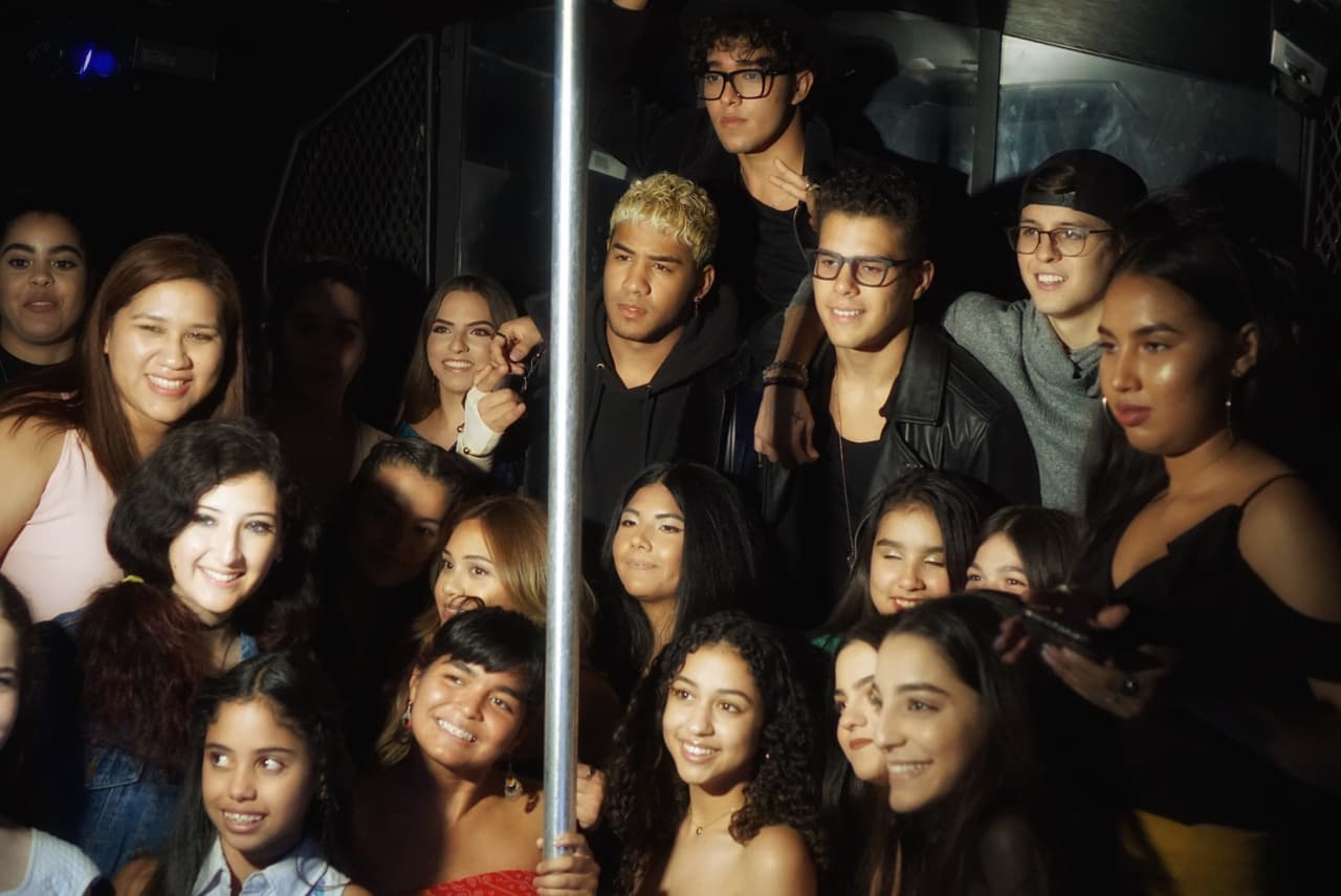 Entre las canciones está 'Reggaeton lento', 'Mamita', 'Bonita' y 'Mi medicina', temas que llevaron a CNCO en los primeros lugares de la listas de éxitos.