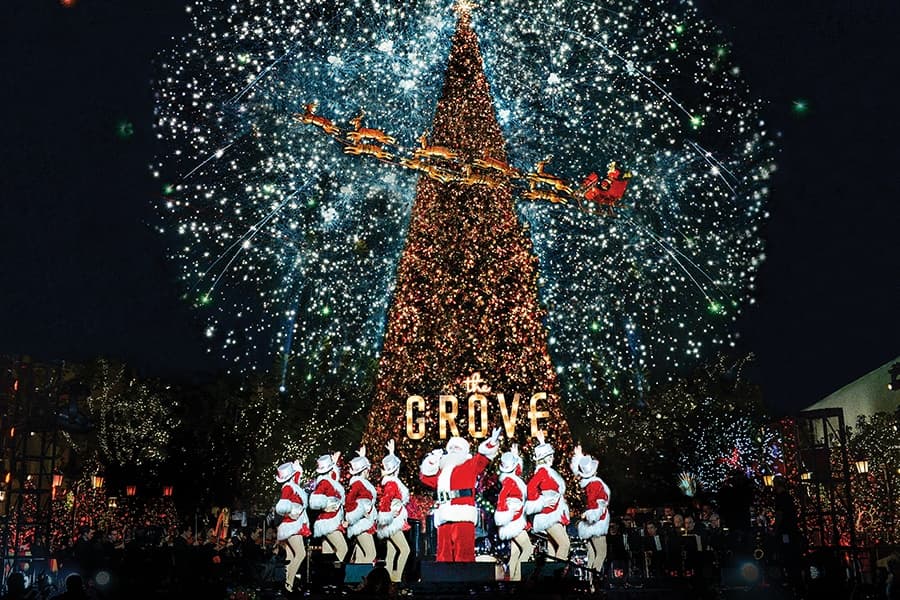 <b>The Grove LA</b>
<br>Desde el 17 de noviembre el paseo abierto del popular centro comercial The Grove ofrece una fantasía navideña en el medio de la ciudad.
<br>
<br>
<br>