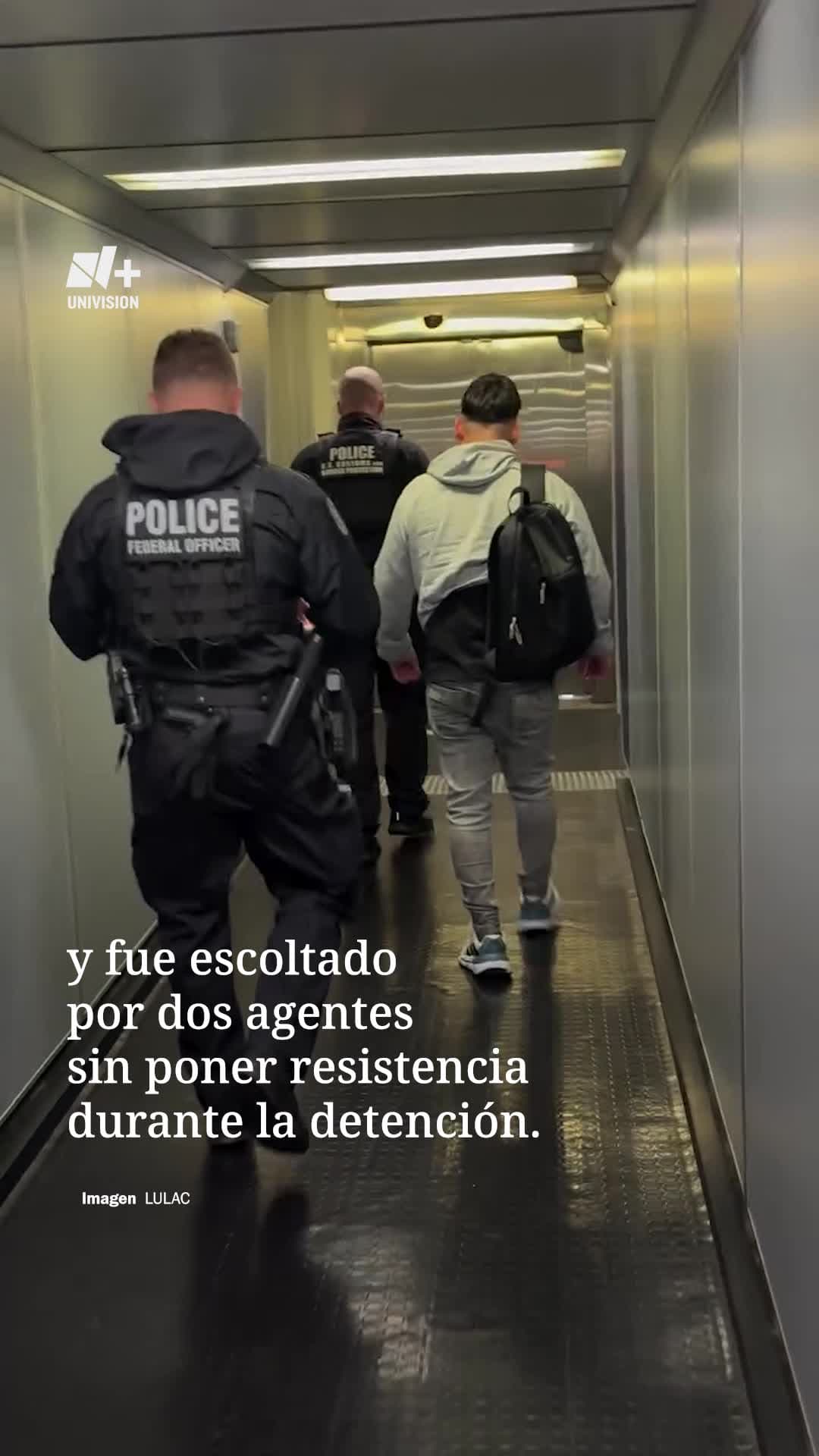 Arrestan a un inmigrante al aterrizar de un vuelo comercial