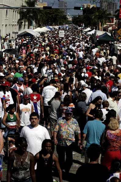 El Festival anual de la Calle Ocho congrega a la comunidad cubana y latina.