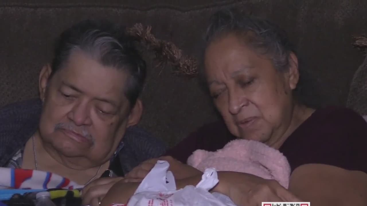Pareja de adultos mayores lo pierde todo tras el incendio de su casa en San Antonio