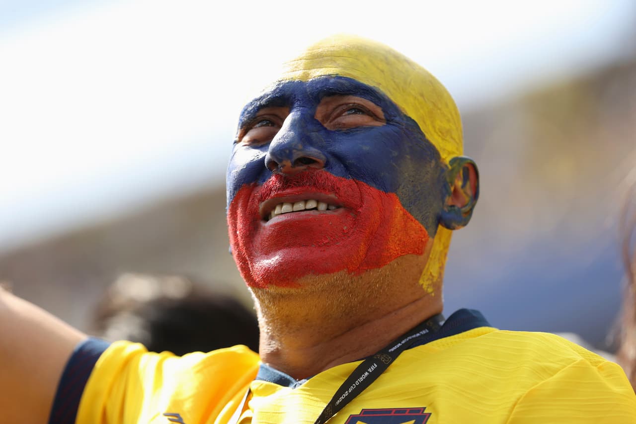 Un aficionado ecuatoriano sonríe antes de un partido del Grupo E de la Copa Mundial entre Ecuador y Alemania en East Rutherford, Nueva Jersey, cerca de Nueva York, el jueves 25 de junio de 2026.