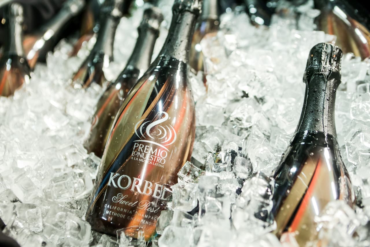 Una cosa fue lo que viste en televisión y otra lo que te perdiste. Pero, relax! Nuestro lente te trae el detrás de cámaras de la esta entrega de Premio Lo Nuestro.