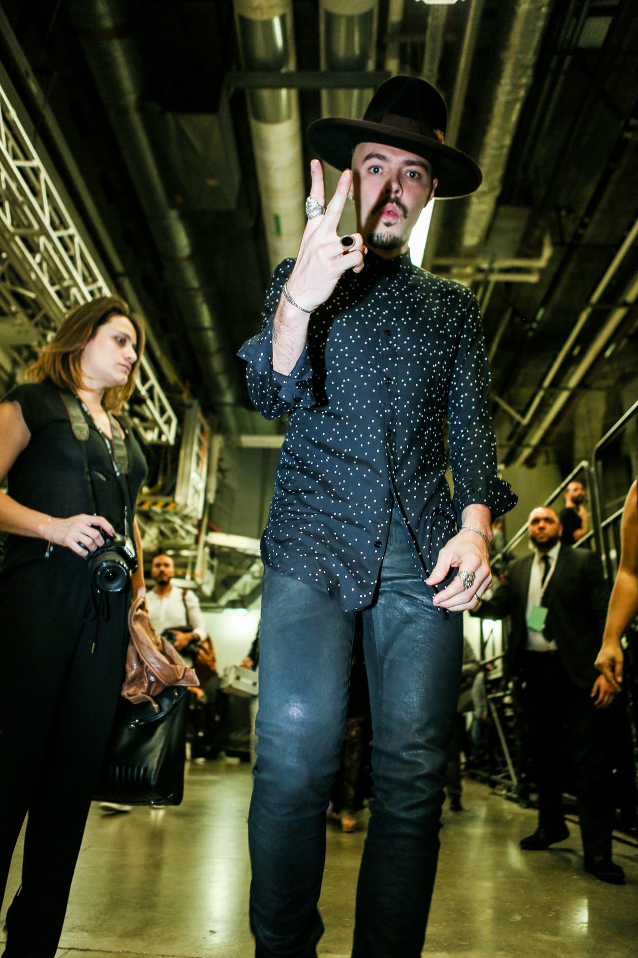 Una cosa fue lo que viste en televisión y otra lo que te perdiste. Pero, relax! Nuestro lente te trae el detrás de cámaras de la esta entrega de Premio Lo Nuestro.