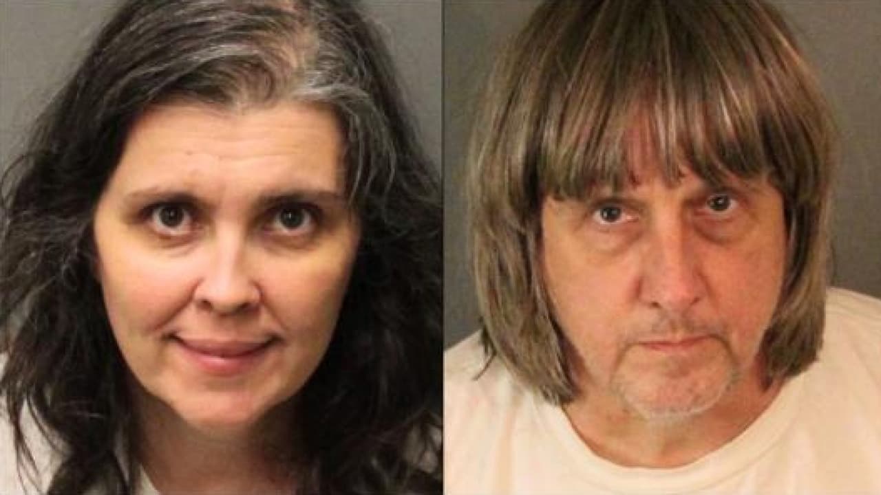 Arrestan a padres por mantener encadenados a sus 13 hijos en una casa del sur de California