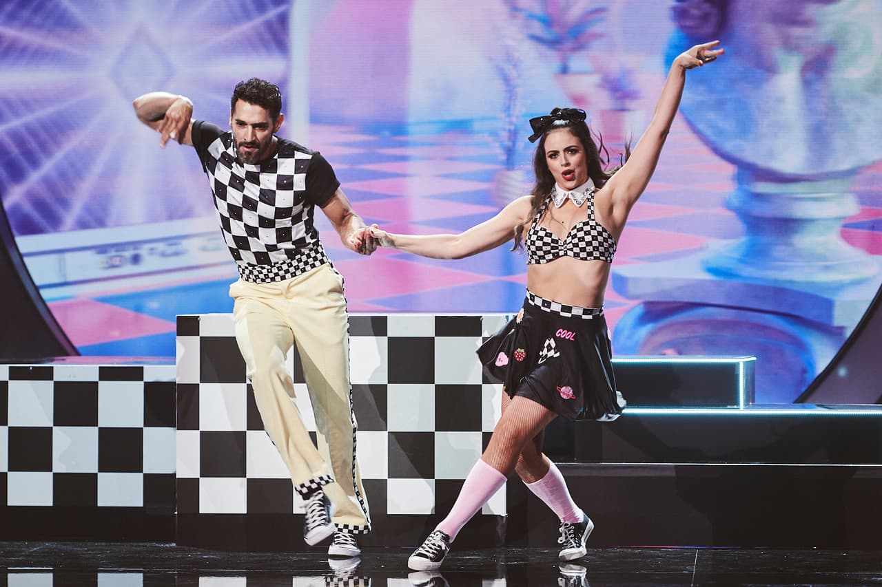 Para el tercer duelo se llamó a la pista a Raúl Coronado y Lambda García para bailar el género jive.