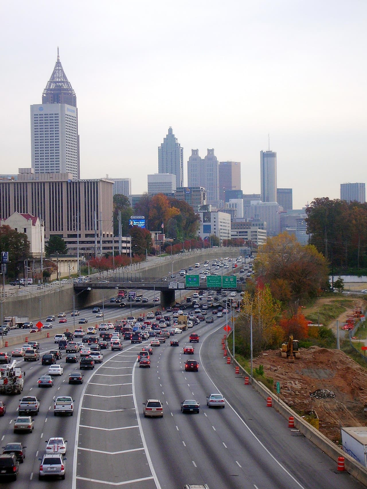 <b>N° 4: Atlanta</b>, Georgia,
<b> </b>con 8,554 puntos de congestionamiento vehicular. Costos para 2026: casi 29,000 millones de dólares.