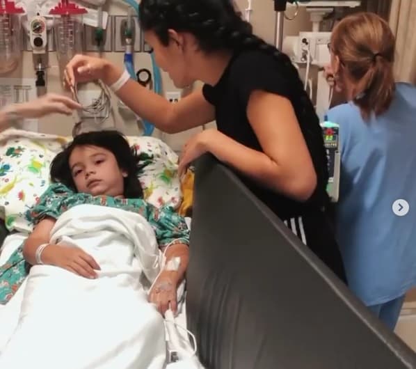 "Tenemos gran fe y esperanza en su tratamiento, tanto en el Hospital Summerlin como en la 
<b><a href="https://cure4thekids.org/" target="_blank">Fundación Cure 4 the Kids </a></b>con el doctor Alan Ikeda, quien ha estado tratando a Johnny Crisstopher en Nevada", agregó el también músico de 51 años. 
<br>