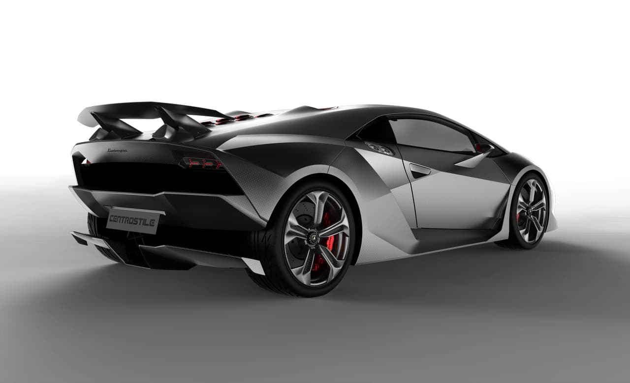 <h3 class="cms-h3-H3"><b>Lamborghini Sesto Elemento</b></h3>
<br>Precio: 2.2 millones de dólares
<br>Motor: V10 de 570 hp.
<br>Características: Pesa tan solo 2,202 libras y ello le permita lograr el 0 a 60 mph en 2.5 segundos. Sólo se ensamblaron 30 unidades.
<br>