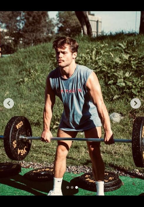 Actualmente es profesor de MMA y boxeo, algo a lo que se ha dedicado desde que tenía 15 años.
<br>