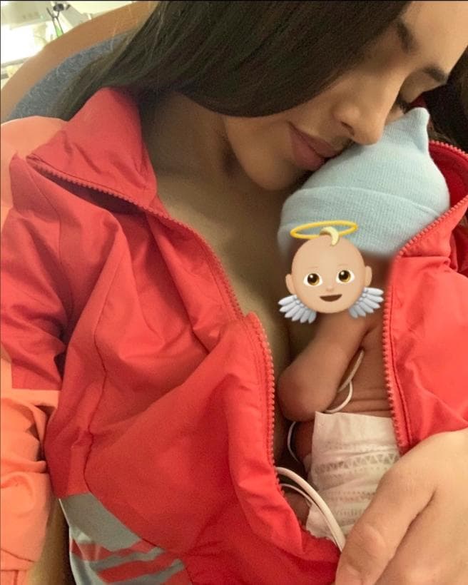 “He aprendido mucho, confieso que me tomó por sorpresa… te voy a ser muy honesto, me llegó porque yo crecí sin papá y no me hubiera gustado que de cierto modo esta historia se repitiera, no pienso permitirlo de ninguna manera. Si se va a dar, se va a dar y yo voy a poner todo de mi parte”, reveló Adriel Favela en el Facebook Live de Despierta América.
<br>