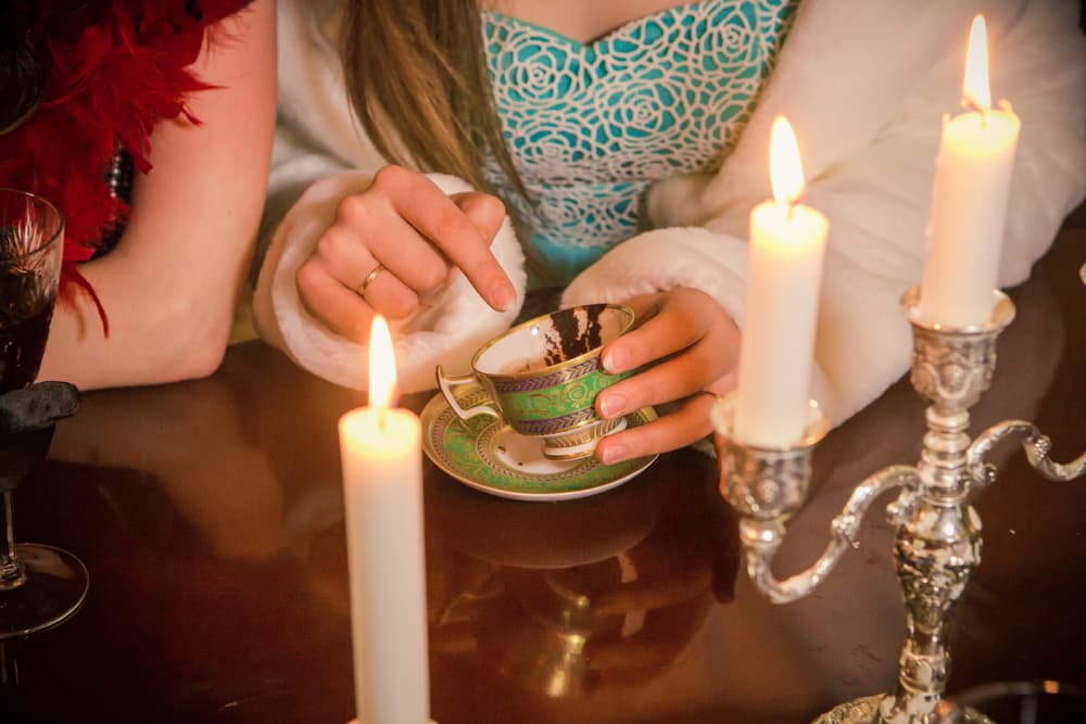 En cuanto al tamaño, si las figuras o símbolos que se pueden distinguir son grandes, la valoración positiva, negativa o neutra que le corresponda, se verá amplificado. Por el contrario, si son cosas más pequeñas, las disminuye.