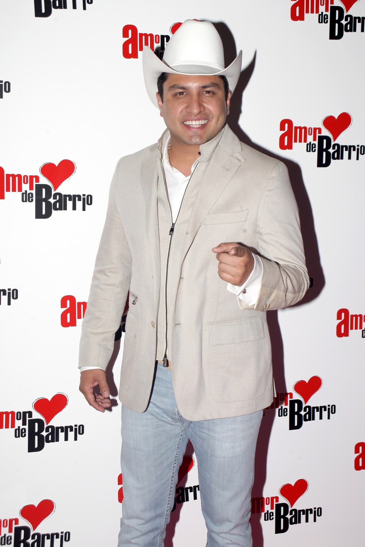 "Yo tanteo, yo creo. Ese fue el trato y el pacto de 'no' (conocer el sexo) hasta que esté el bebé ya con nosotros, pero pues no es la primera vez que voy a ver ahí la pantallita, entonces yo casi, 
<b>casi tanteo qué es</b>, pero no me dice el doc (doctor)".