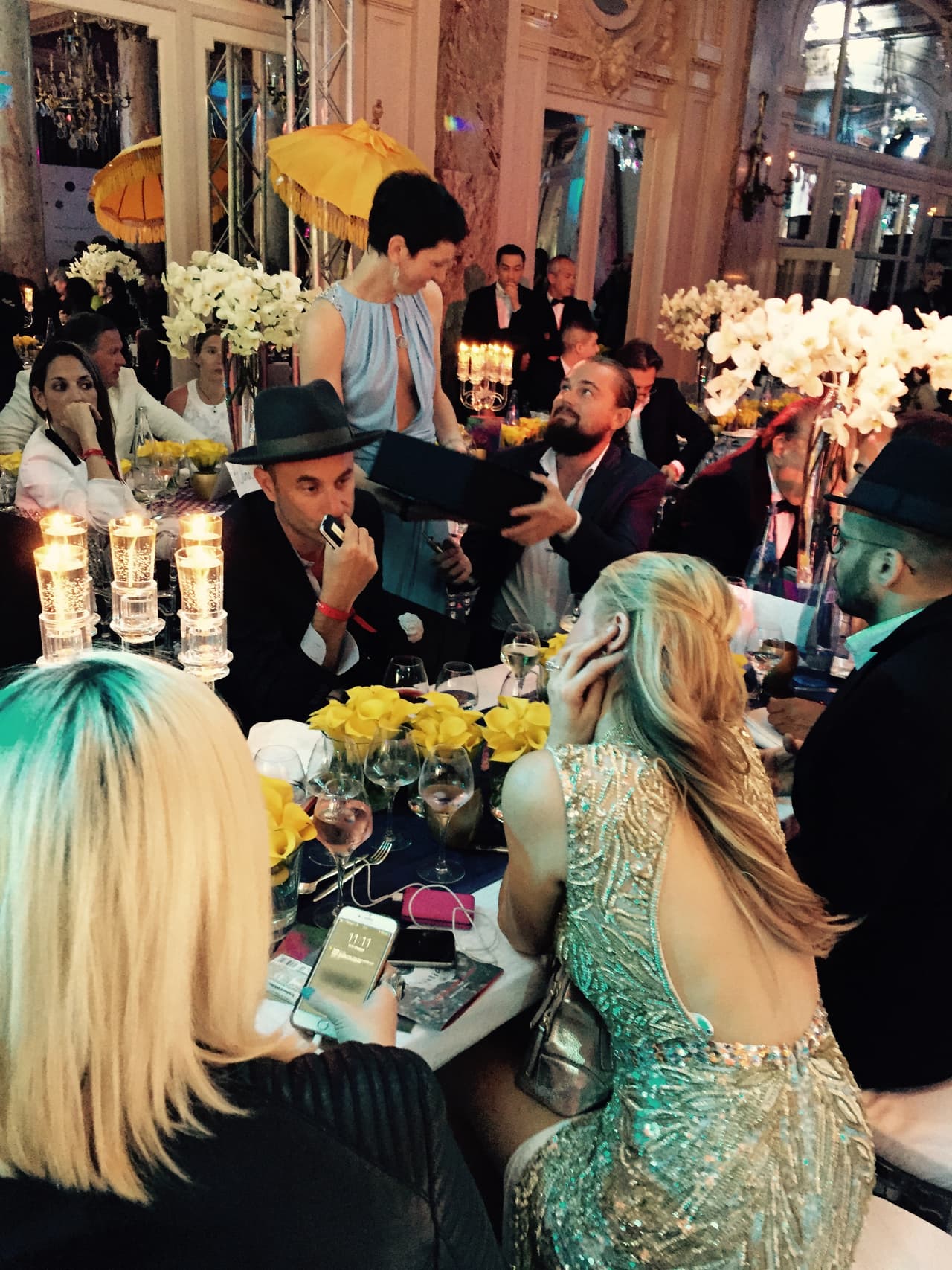 El costo exacto del singular bolso fue de $13,600. Un precio que bien puede pagar el actor y que no dudo en ofrecer; pues desde que comenzó la pugna puso énfasis en el artículo y superó a varios postores.