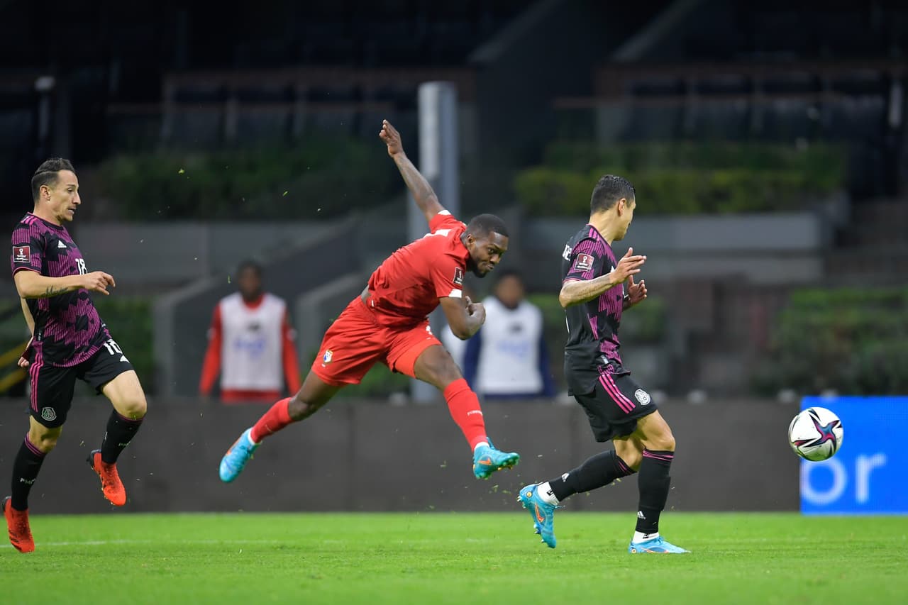 Raúl Alonso Jiménez anota desde los aonce pasos, le da la victoria a México 1-0 seobre Panamá y supera a Hugo Sánchez en la table de los goleadores históricos de la selección.