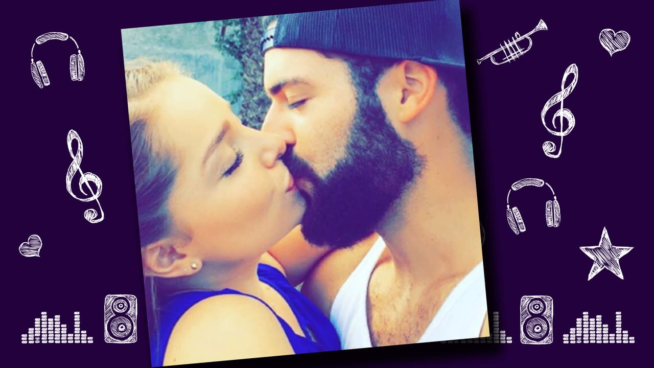 Adrián y Sandra se conocieron durante las grabaciones de la telenovela Rosario en 2013. El actor participó en el reality Protagonistas y es todo un galán. La relación de ambos es como todo un cuento de hadas. Ambos disfrutan compartir con la familia, practicar deportes extremos y mantenerse en forma. Adrián apoya 100 por ciento a Sandra en esta nueva aventura musical. Esta parejita y nos encanta y esperamos duren mucho tiempo.