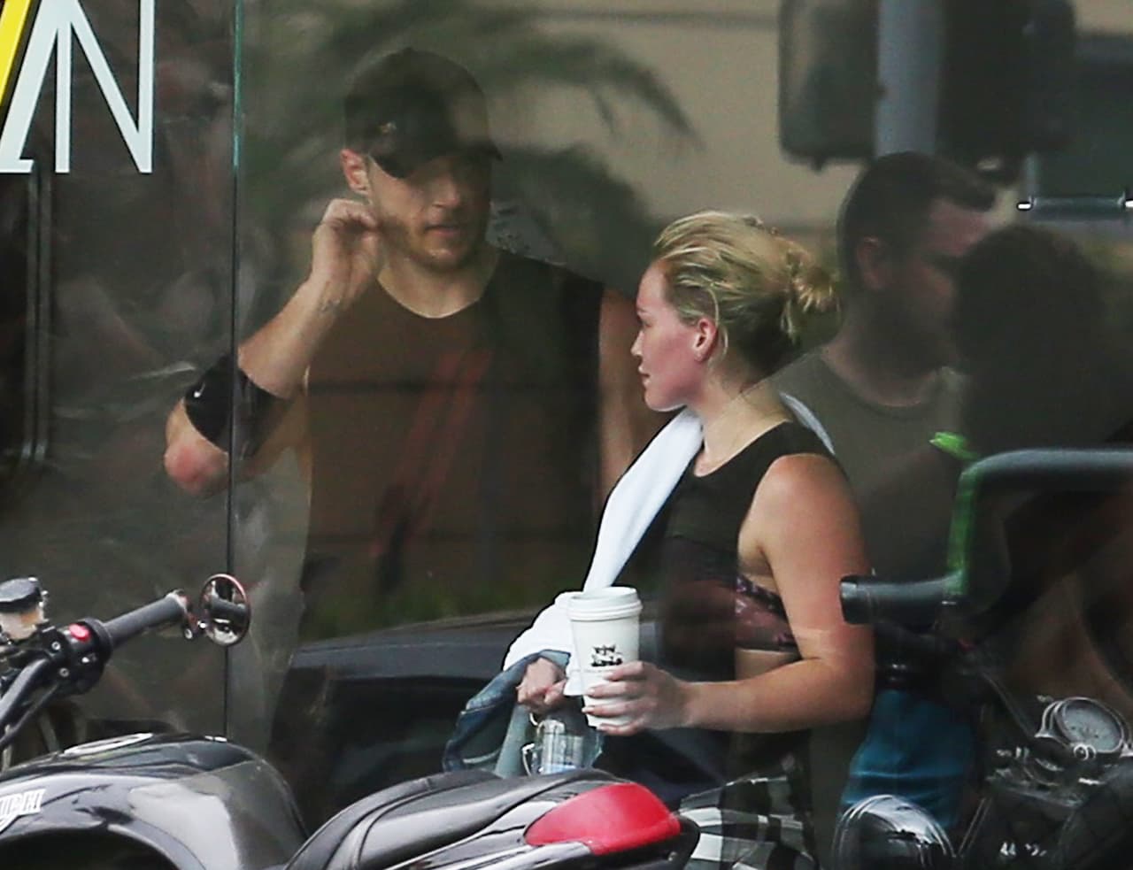 Hilary ya es una mujer soltera.