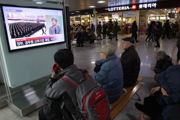 A pesar de su oposición al test nuclear norcoreano, Pekín se ciñó a su postura tradicional con respecto a los planes nucleares de Pyongyang y abogó por retomar las conversaciones a seis bandas, en las que participaban las dos Coreas, EEUU, China, Japón y Rusia, pese a que Pyongyang -que las paralizó en 2008- se niega a reanudarlas.