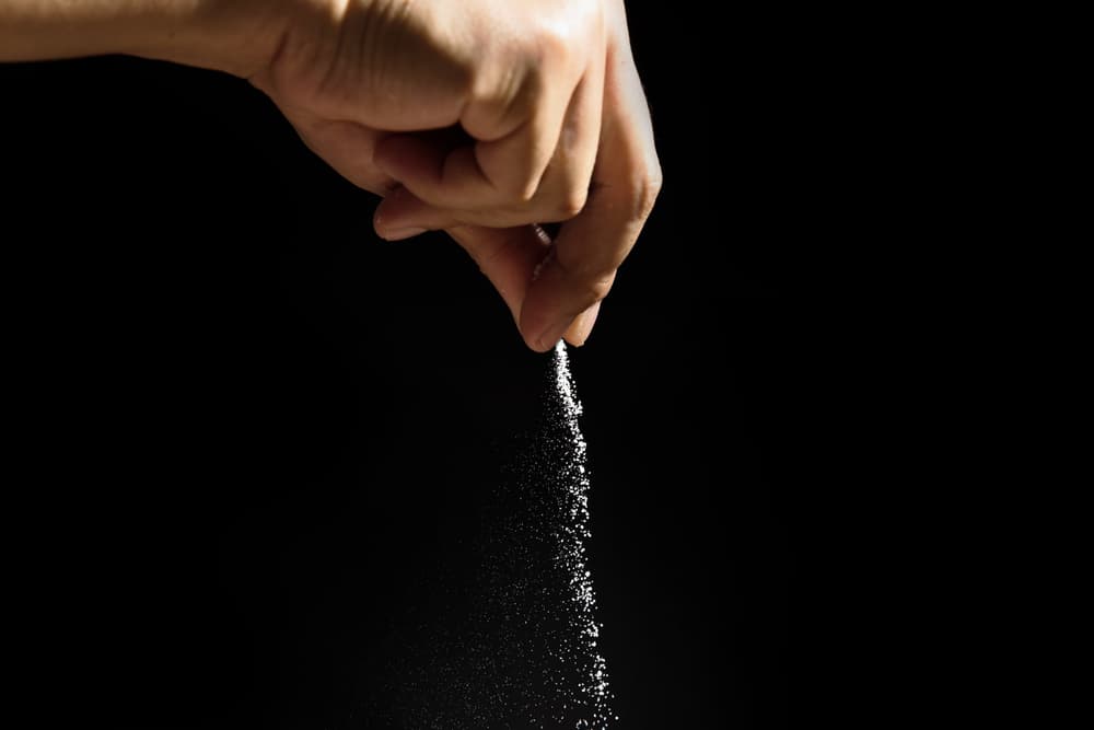 Inclusive, la sal es algo muy preciado y alabado hasta dentro de la Biblia. En ella, la sal es un medio simbólico de unión entre Dios y el pueblo. Hasta Jesús llama a sus discípulos "la sal de la tierra".