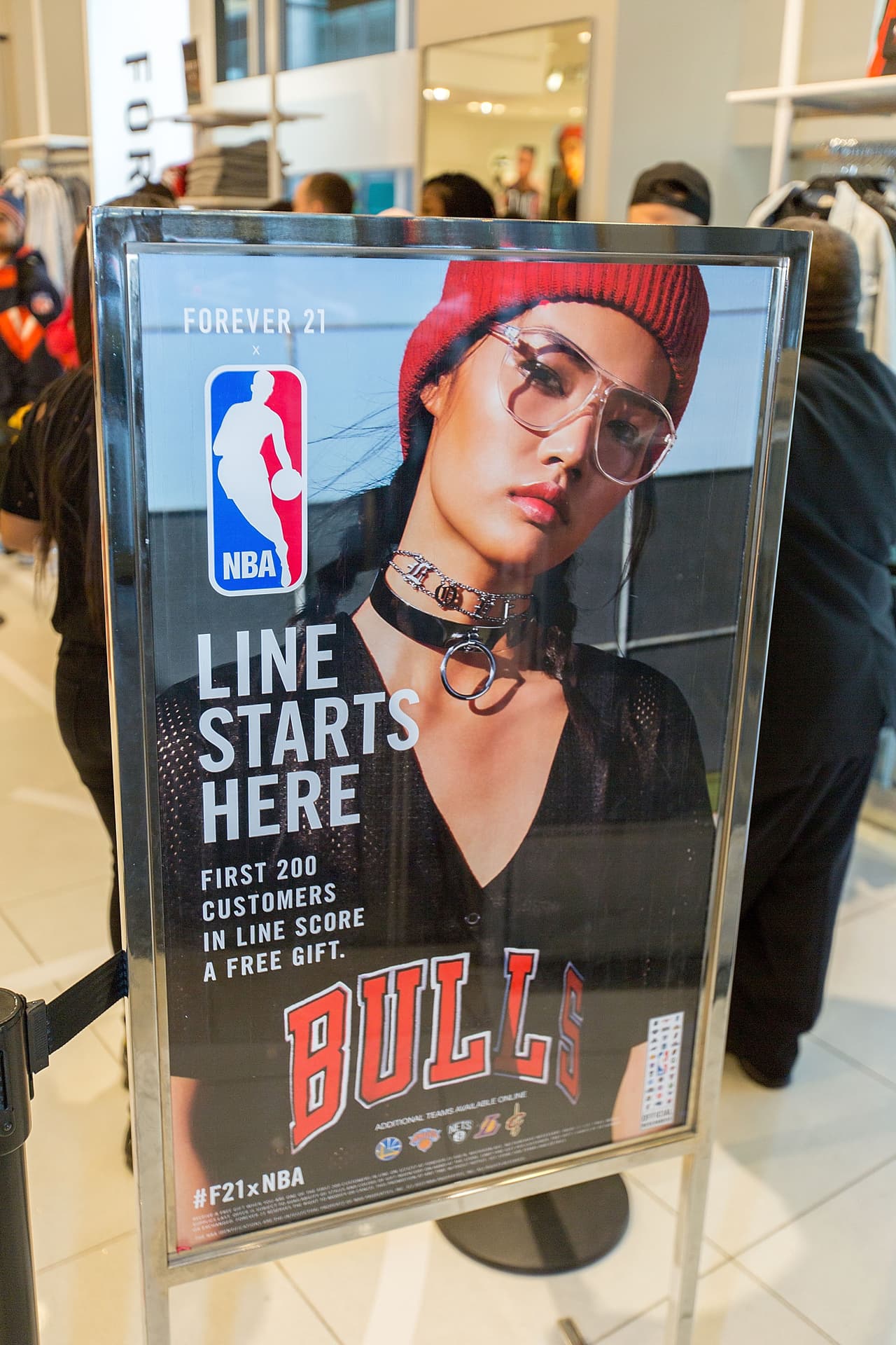 Y es que, la marca ha sido reconocida por haber lanzado algunas icónicas piezas (y otras muy polémicas) dentro de sus colecciones.