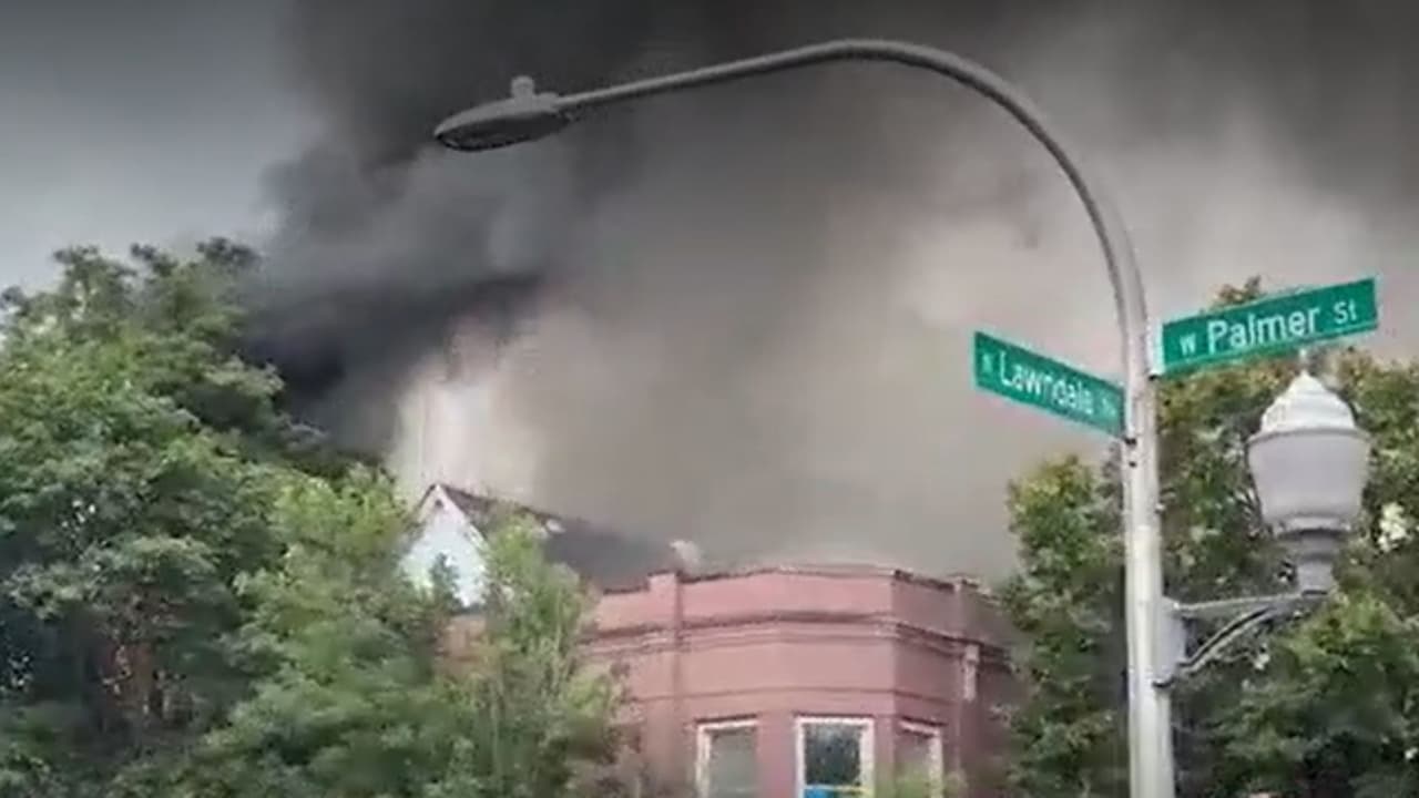 “No lo puedo entender”: vecinos devastados por niños apuñalados e incendio en Logan Square