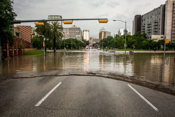 Algunas zonas de la capital texana quedaron bajo el agua luego de las intensas lluvias de los últimos días.