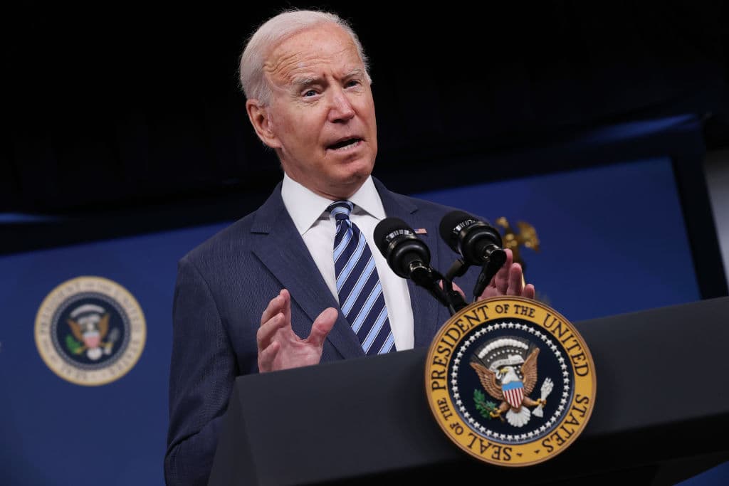 Biden advierte que tormentas e incendios son un recordatorio de la crisis climática