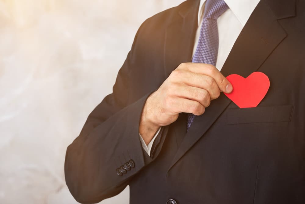 Resuelves cosas que te tenían inquieto, una es una cuestión laboral de trabajo, un ascenso, una promoción que estaba parada, y ahora se mueve hacia ti. Es tiempo de mejoras en todos los sentidos, en el plano sentimental y emocional logras la consolidación de saber qué quién está a tu lado es fiel y leal, y que aquellas sospechas que hubo entre ambos quedaron en el pasado.
<br>