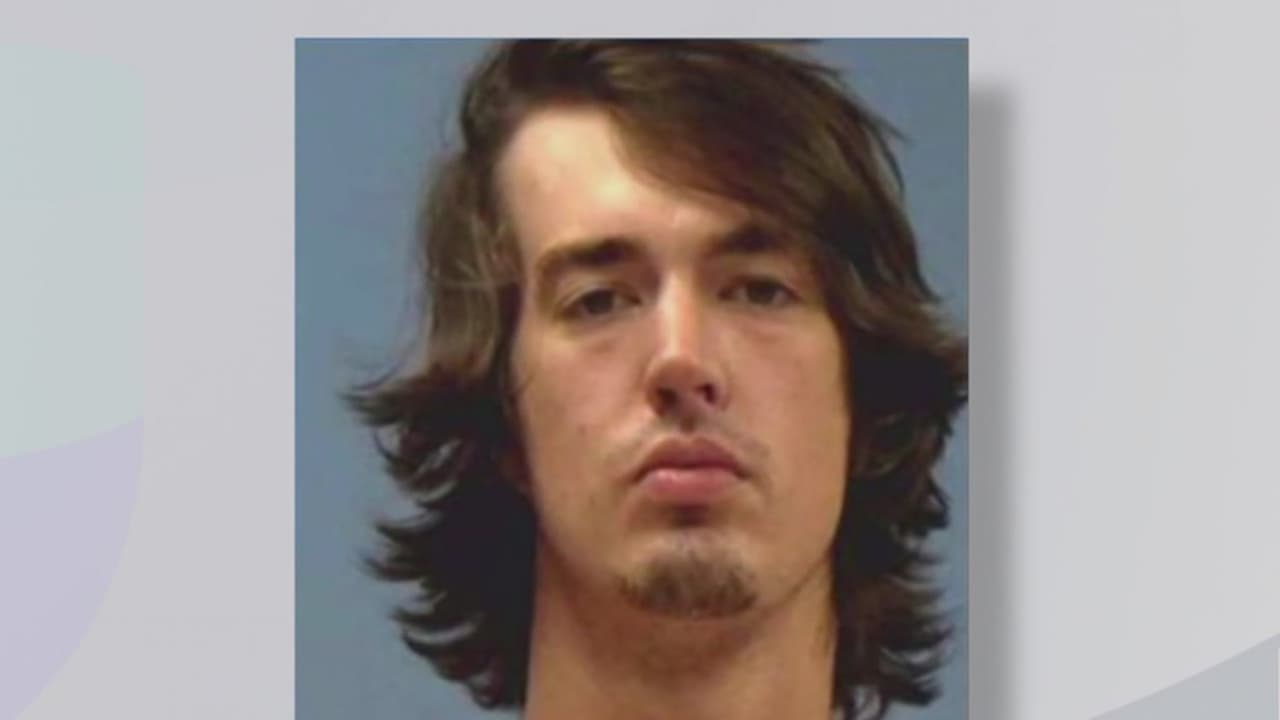 Autoridades buscan a hombre acusado de secuestrar una mujer en Round Rock