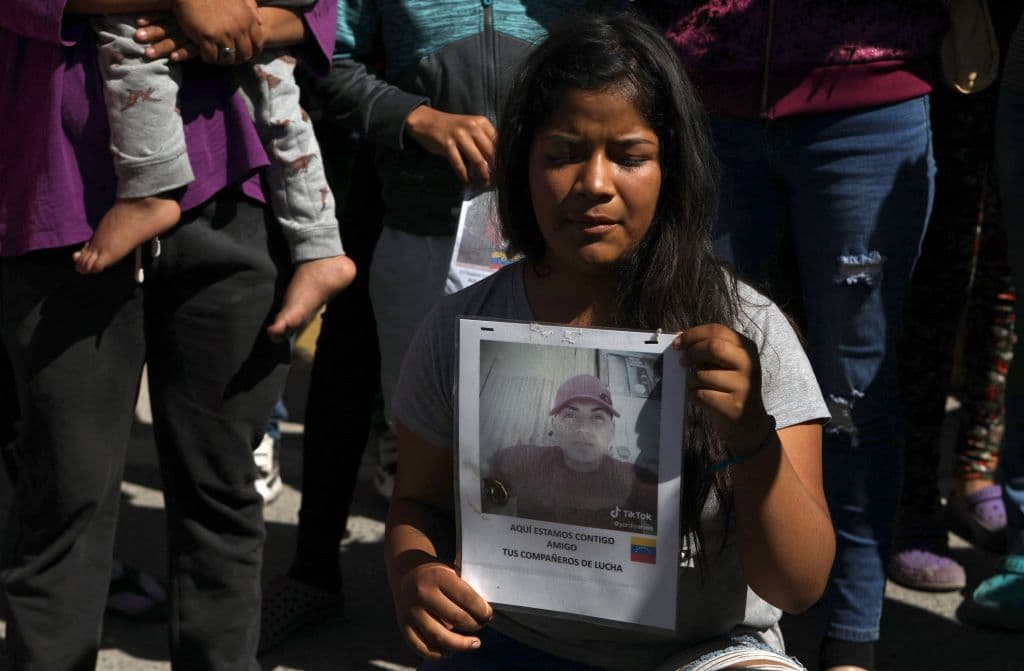 Endeudados e incapacitados: así viven los migrantes sobrevivientes del incendio del centro de detención de Ciudad Juárez