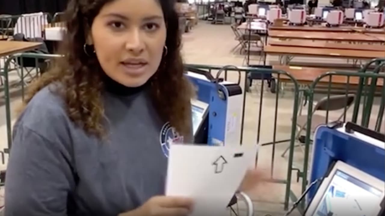 "Ahí se emite su voto, así que no se vaya con la boleta en papel", indicó Al García, portavoz del condado Harris.