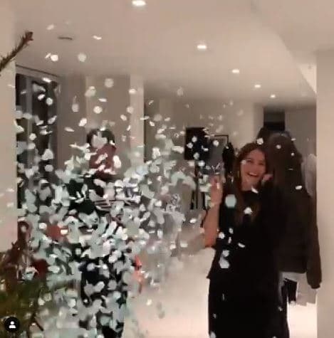 El pasado 17 de marzo, Kohan hizo público un video en el que se reveló que ella y Javier esperan la llegada de un niño, quien nacerá aproximadamente en junio, según refirió la propia Sarah Kohan en su cuenta de Instagram.