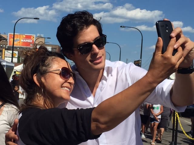 Danilo Carrera estuvo transmitiendo su segmento de "El Gordo y La Flaca" desde Fiesta del Sol.