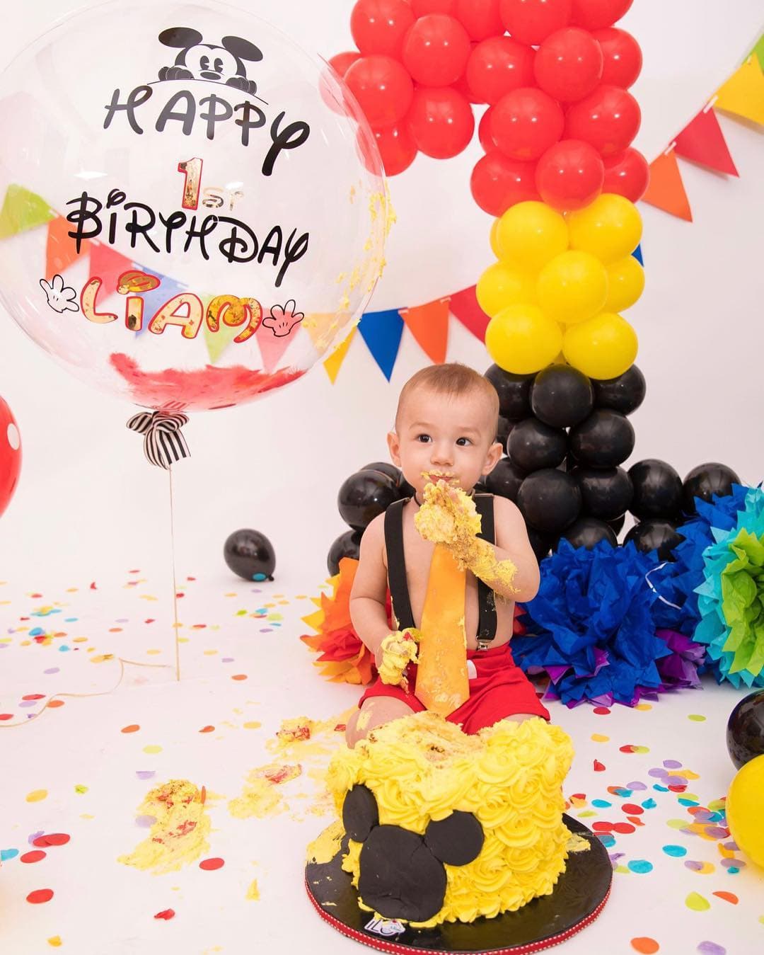 En su 
<a href="https://www.univision.com/shows/despierta-america/baby-liam-sabe-muy-bien-lo-que-es-disfrutar-de-un-pastel-y-estas-tiernas-fotos-familiares-lo-comprueban-fotos" target="_blank">primer cumpleaños</a> gozó una sesión de 'smash cake' en el estudio fotográfico de Había una vez una foto.