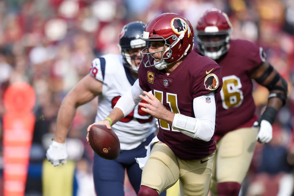 Al tratarse de una fractura expuesta
<b>,</b> o sea que el hueso desgarró parte de la piel de la zona, había riesgo de infección. Para tratar de combatir esto, Smith fue operado el mismo día de la fractura.