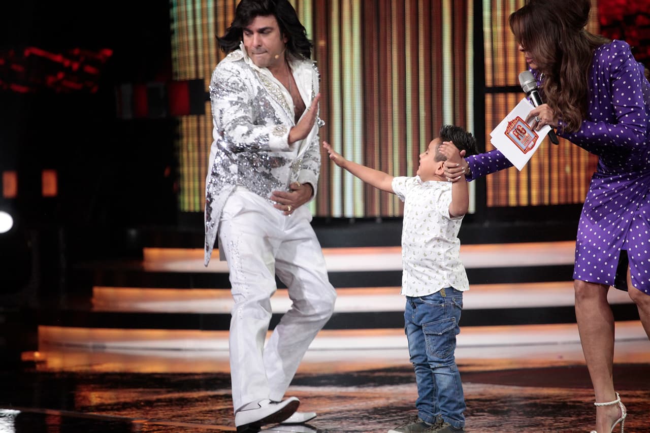 Al terminar, Albertano no dudó en deleitar al publico con unos pasos de baile. Gali le agradeció su participación y el juez volvió a su lugar.