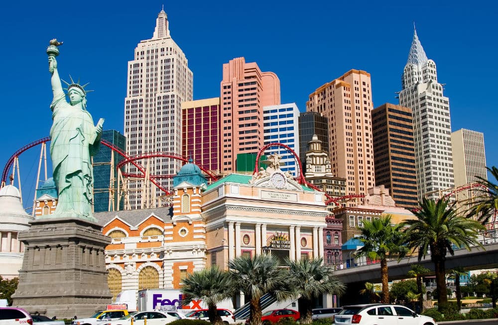 Si la idea es hacer unas vacaciones con hijos, Las Vegas aún puede ser un gran destino. Los hoteles en sí son dignos de recorridas. Hay piscinas, juegos y entretenimiento que son para toda la familia, incluyendo visitas a ‘New York’, la ‘Torre Eiffel’ y un paseo en góndola por la venecia de Las Vegas.