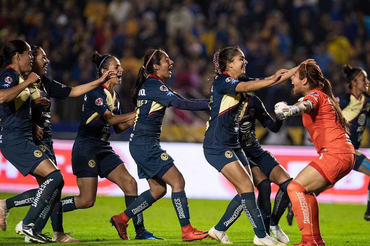 En la definición desde el punto penal acertaron Marilyn Díaz, Esmeralda Verdugo y Lucero Cuevas para darle el triunfo al América por 3-1 sobre Tigres que descontó con gol de Liliana Mercado.