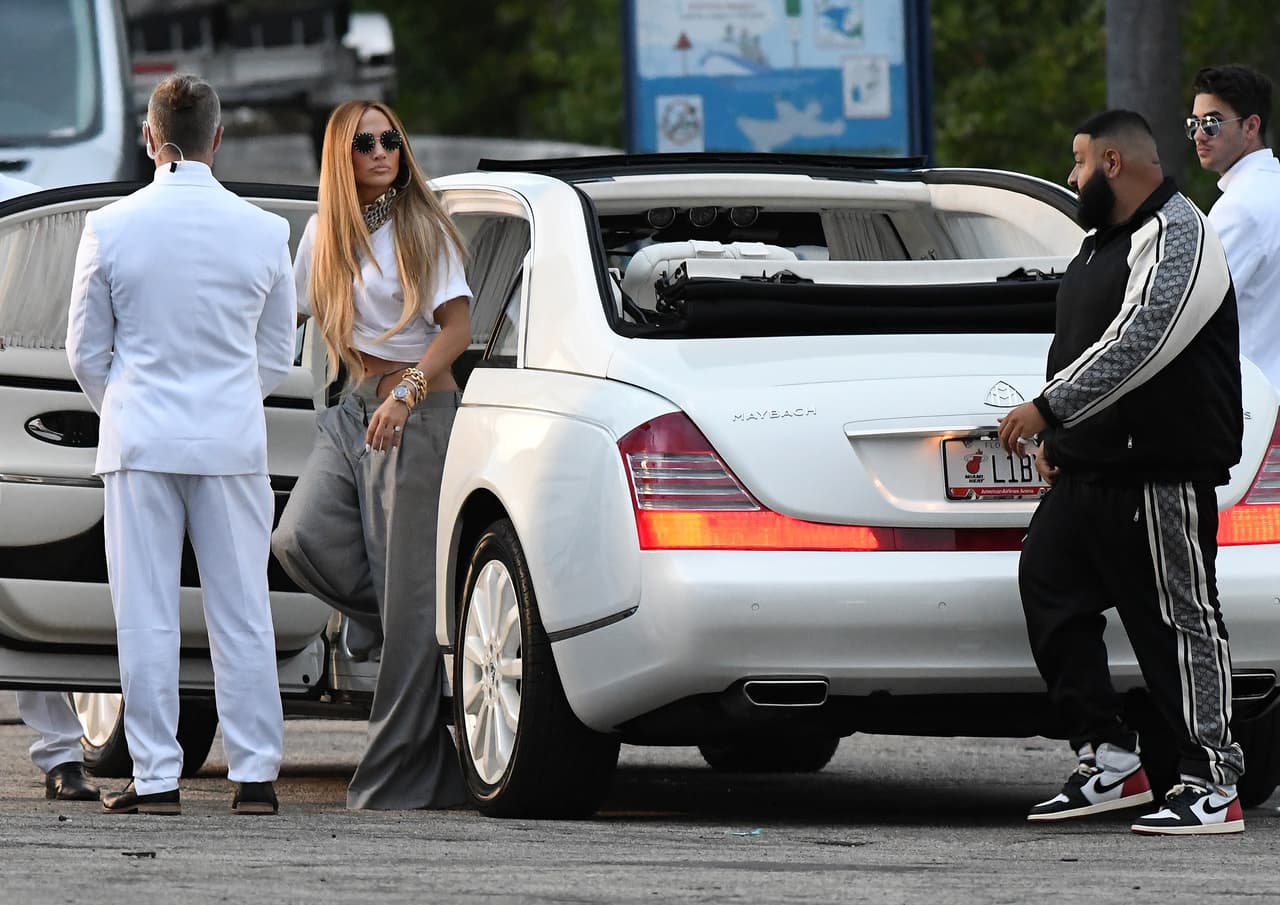 En este video Jennifer López aparece junto a DJ Khaled, con quien también colaboró en su último éxito ‘Dinero’.