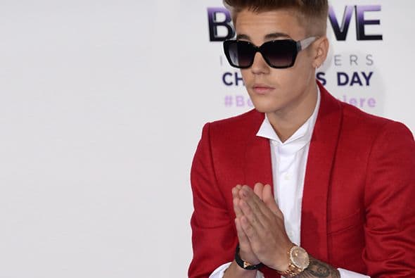 Autoridades de Nueva Jersey catearon el jet de Justin Bieber al percibir un fuerte olor de marihuana.