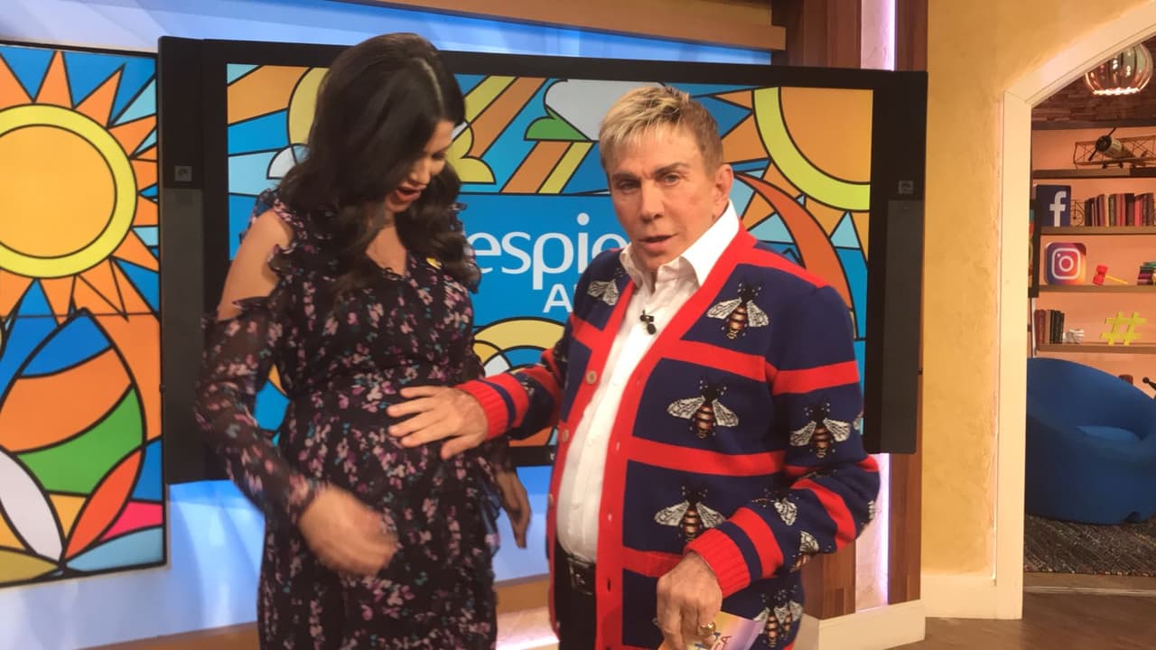 Y lo vimos acariciando al bebito que viene en camino.