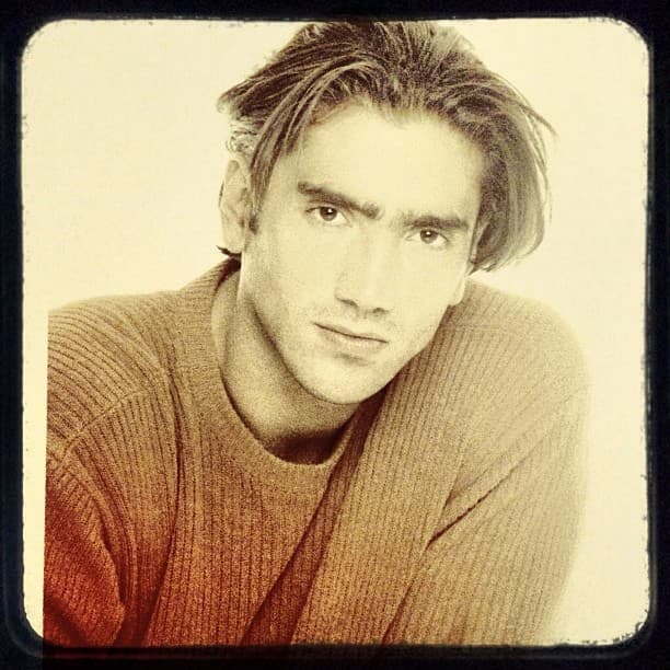 El cantante mexicano nacido en Guadalajara dio un giro radical en su imagen.