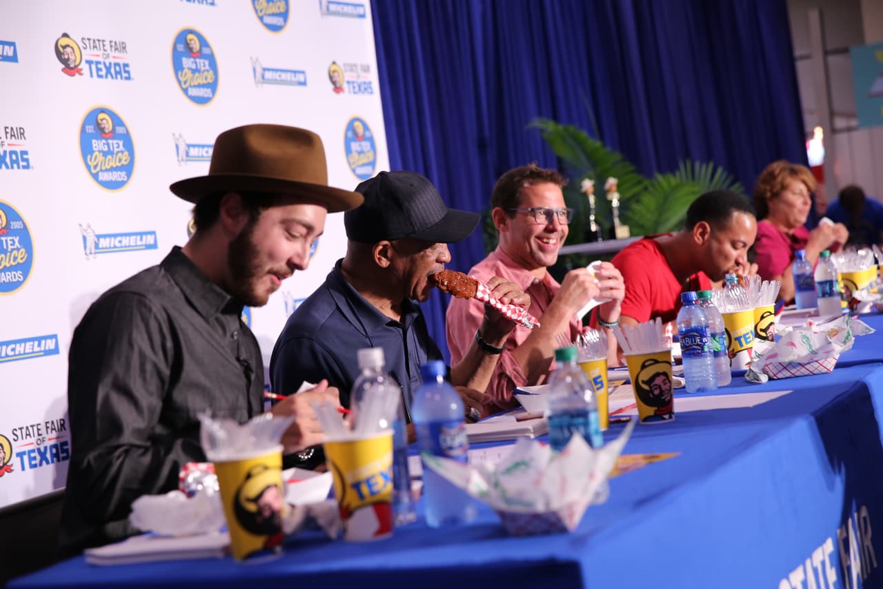 Y los jueces empezaron a degustar los platillos uno a uno