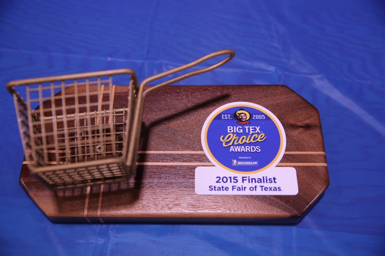 Todos los finalistas se llevaron este original premio. Una freidora!