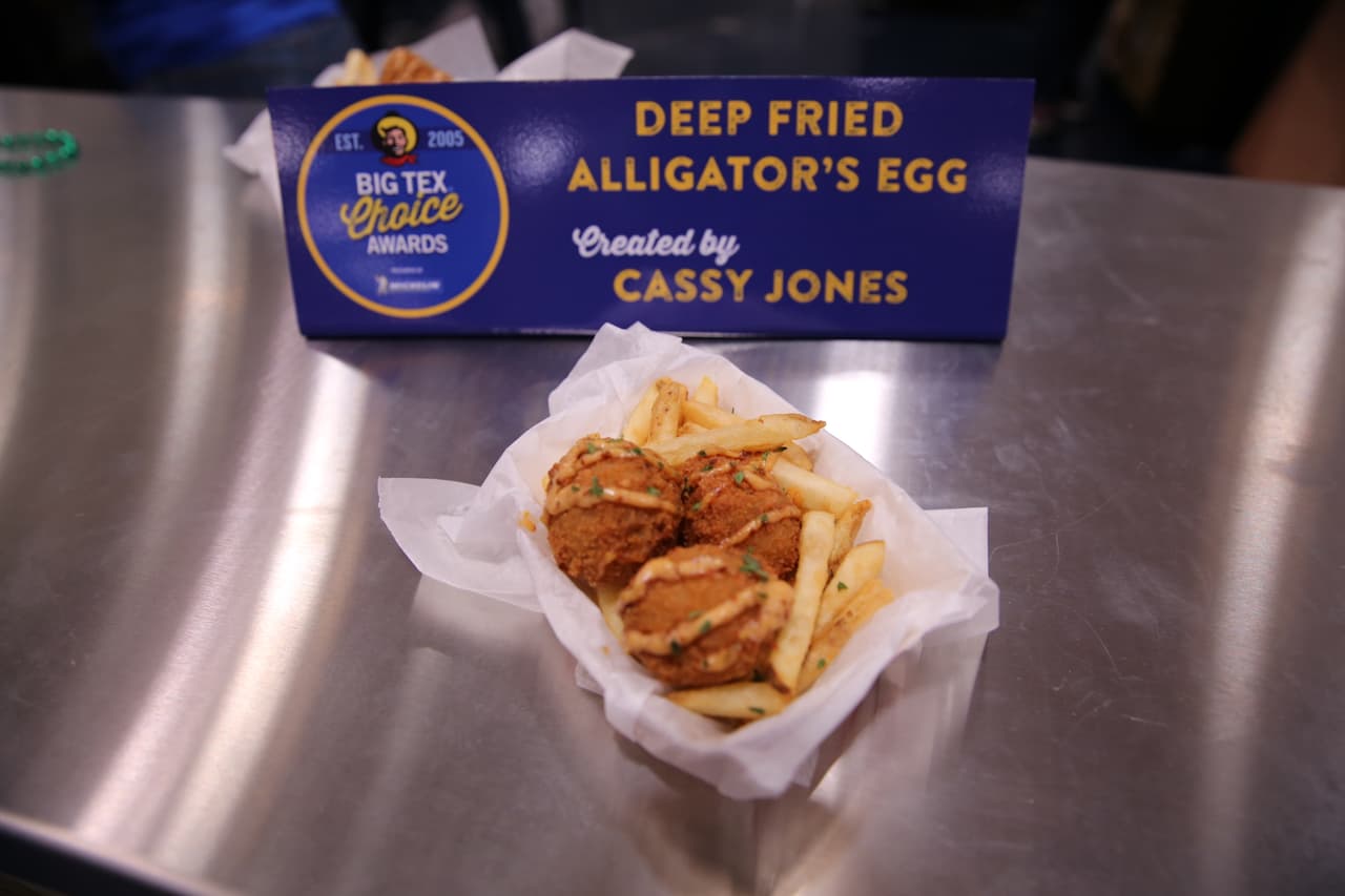 También haciendo su debut en Big Tex Choice Awards de este año, cocodrilo frito lanza un sabor completamente nuevo en la mezcla.