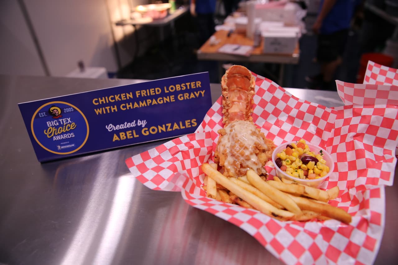Por primera vez en la historia de Big Tex Choice Awards, langosta aparece añadiendo un toque de feria a un plato tradicional sofisticado. Incluye una cola de langosta entera, empanado y frito a la perfección.