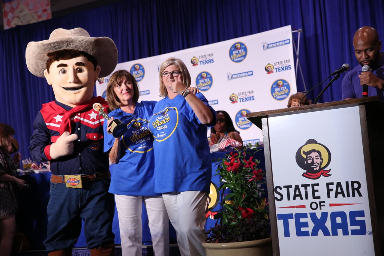 Su platillo es: Fernie’s Holy Moly Carrot Cake Roly